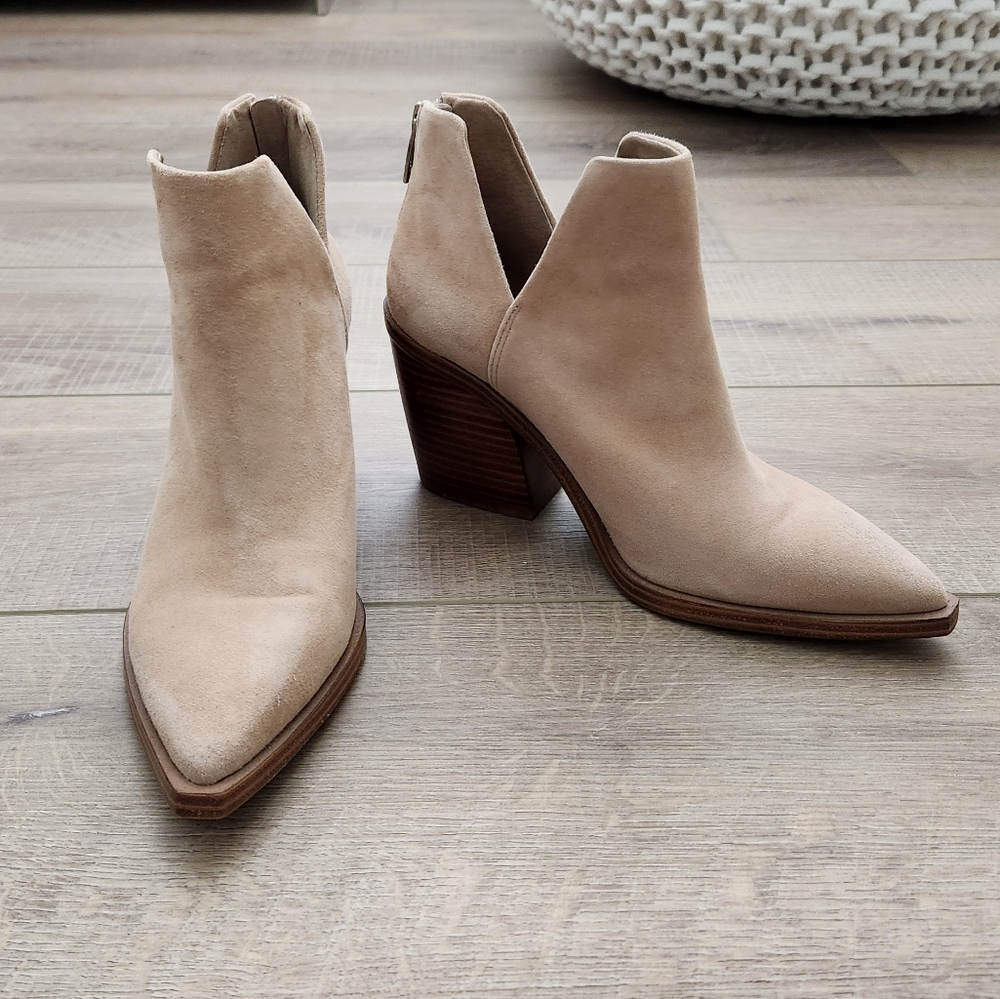 Vince Camuto Tan Ankle Booties Size 6.5